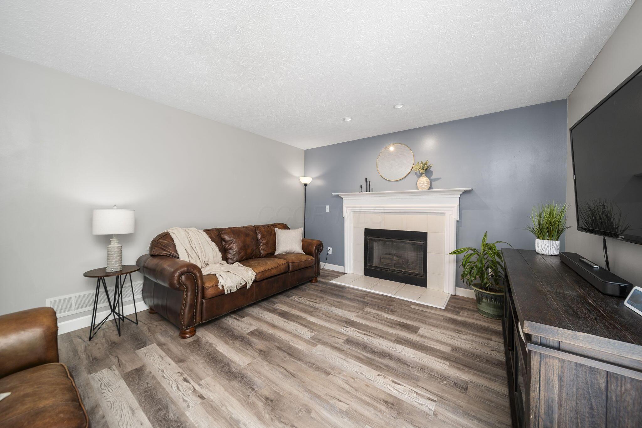 965 Thornapple Grove