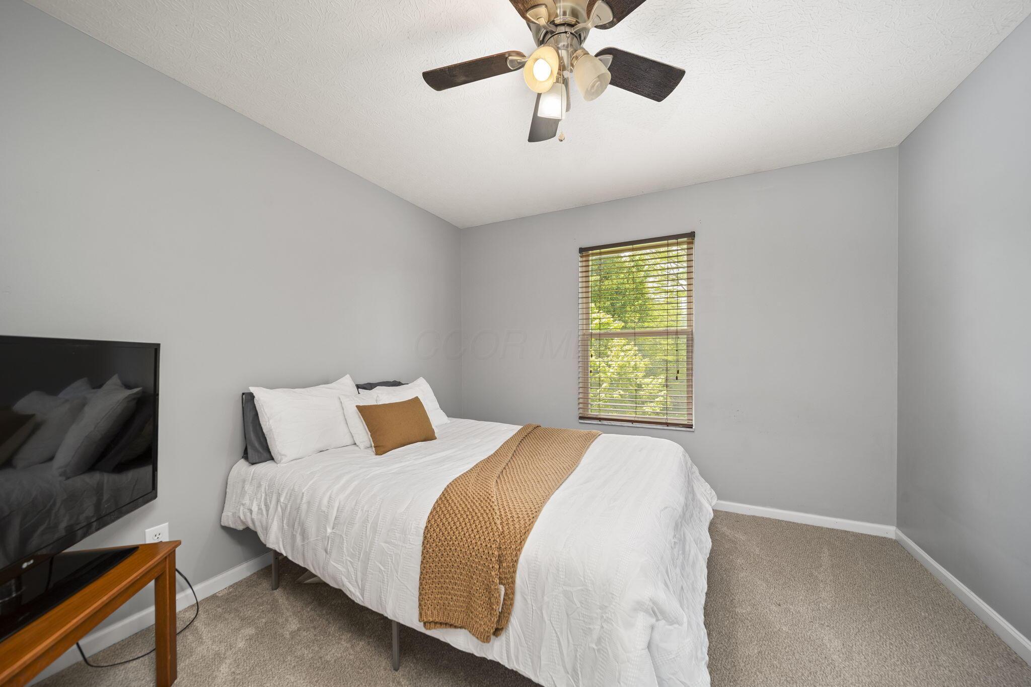 965 Thornapple Grove