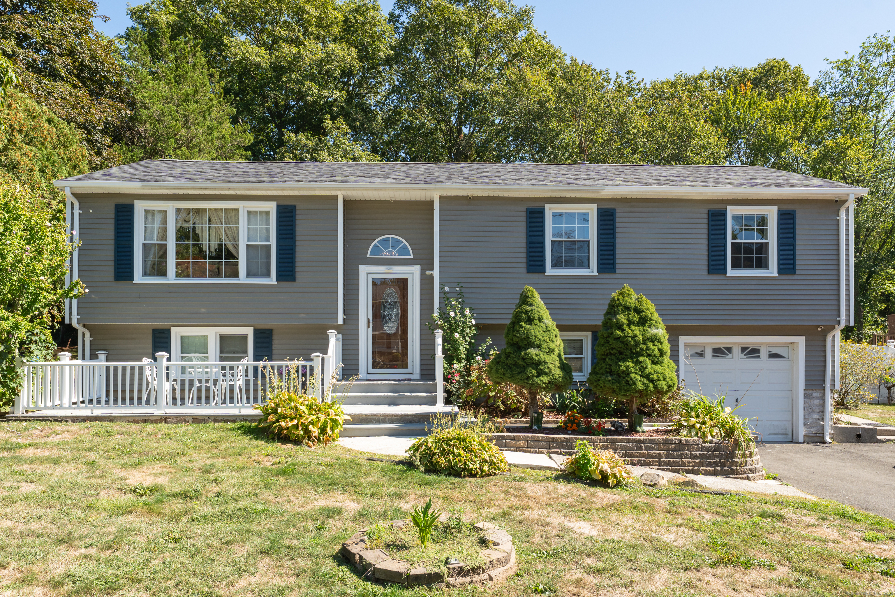 26 Meadowbrook Road