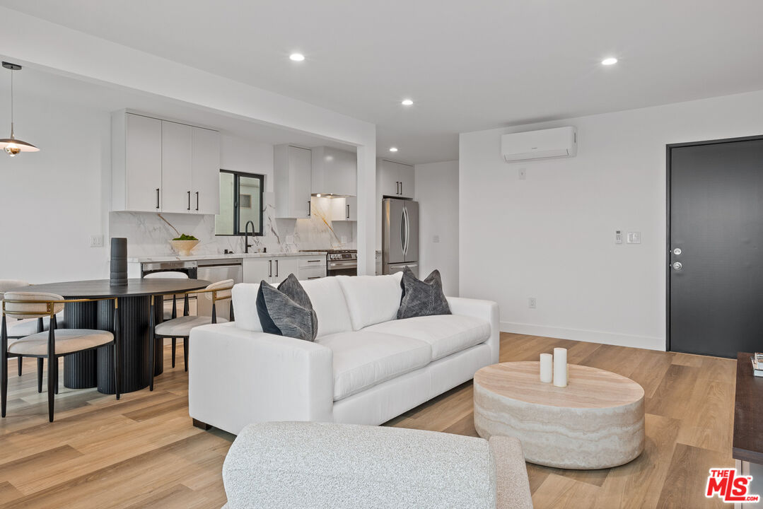 3305 Ocean Front Walk Unit: 1