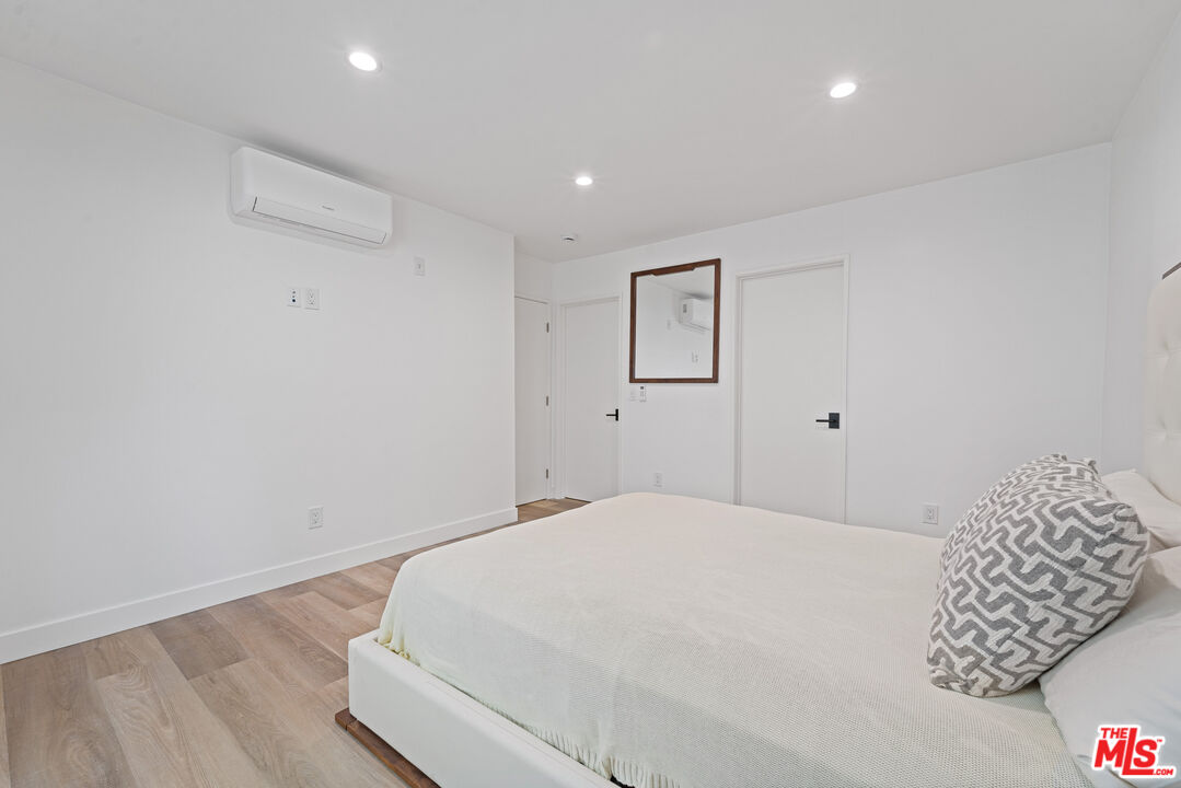 3305 Ocean Front Walk Unit: 1