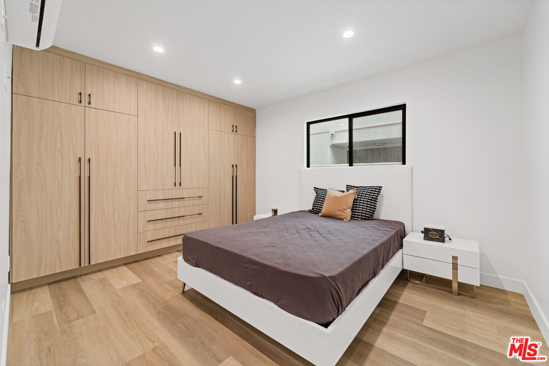 3305 Ocean Front Walk Unit: 1