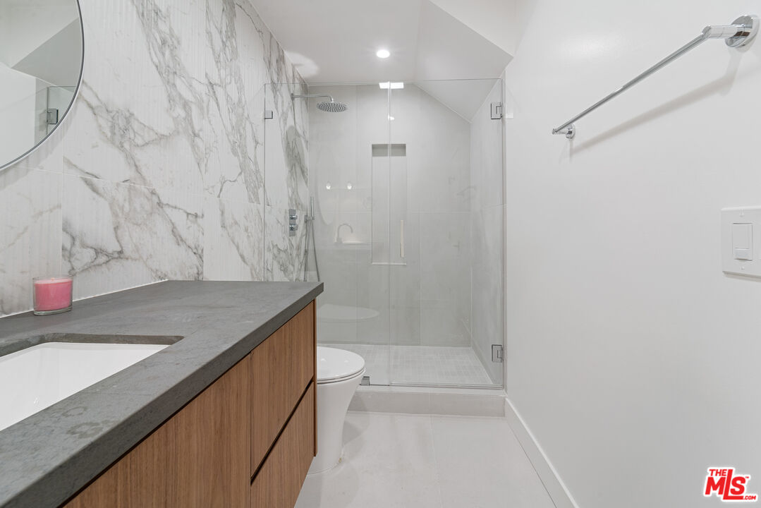 3305 Ocean Front Walk Unit: 1