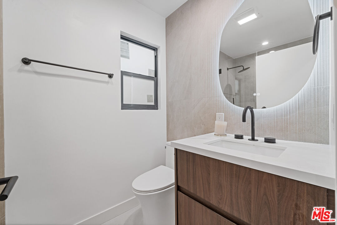 3305 Ocean Front Walk Unit: 1