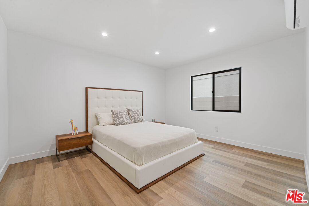 3305 Ocean Front Walk Unit: 1