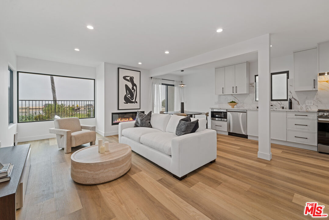 3305 Ocean Front Walk Unit: 1