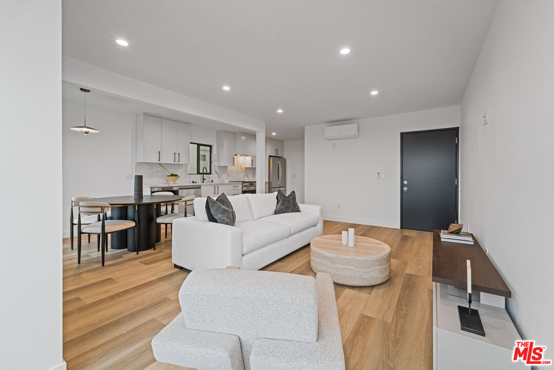 3305 Ocean Front Walk Unit: 1