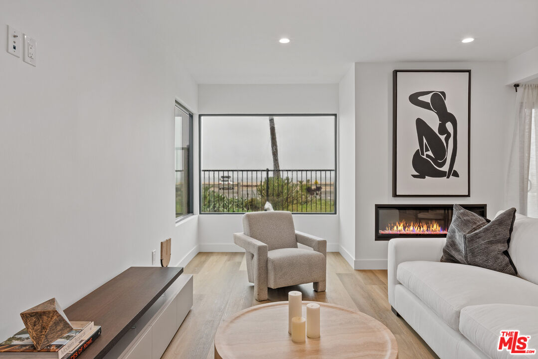 3305 Ocean Front Walk Unit: 1