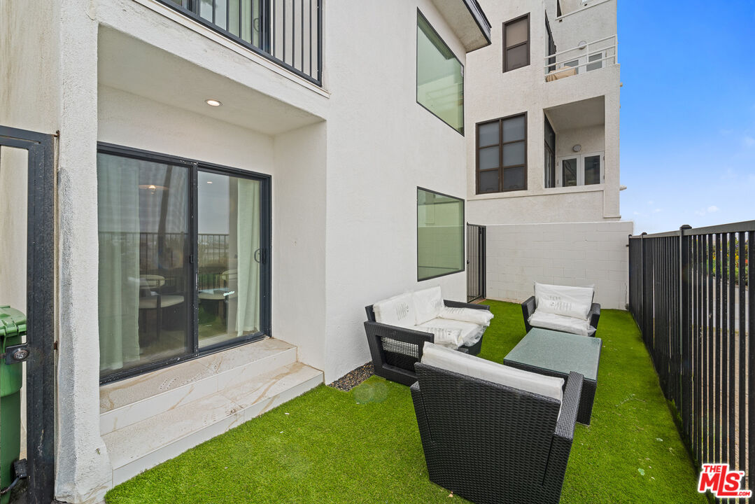 3305 Ocean Front Walk Unit: 1