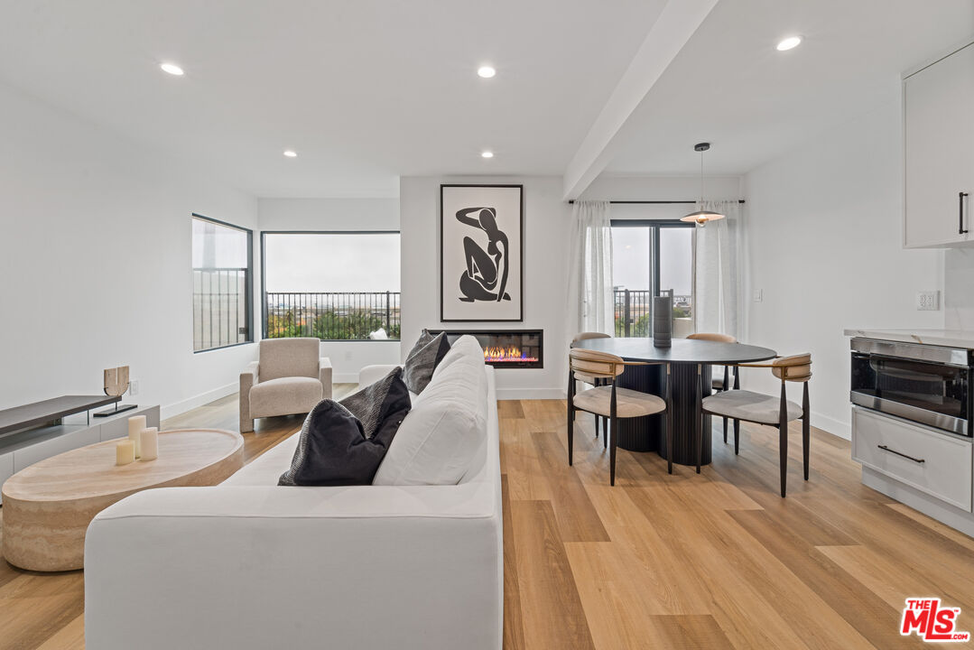 3305 Ocean Front Walk Unit: 1