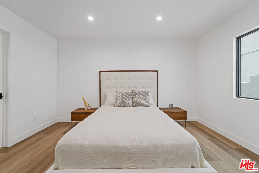3305 Ocean Front Walk Unit: 1