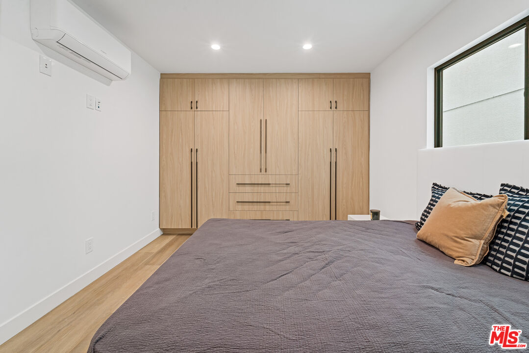 3305 Ocean Front Walk Unit: 1