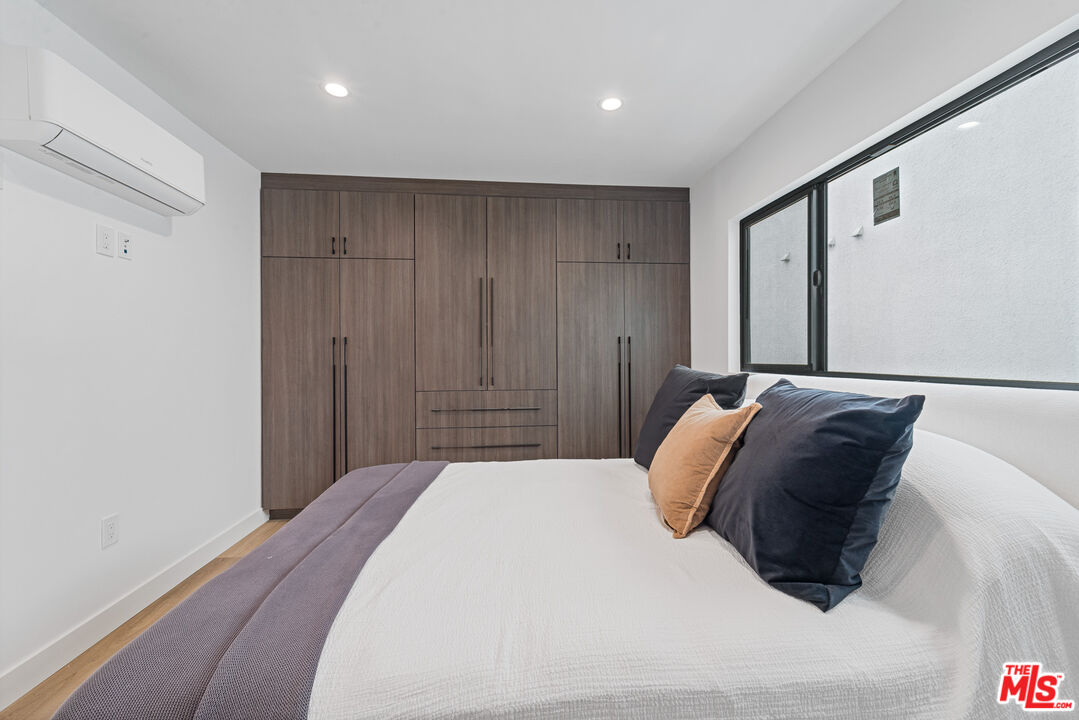 3305 Ocean Front Walk Unit: 2