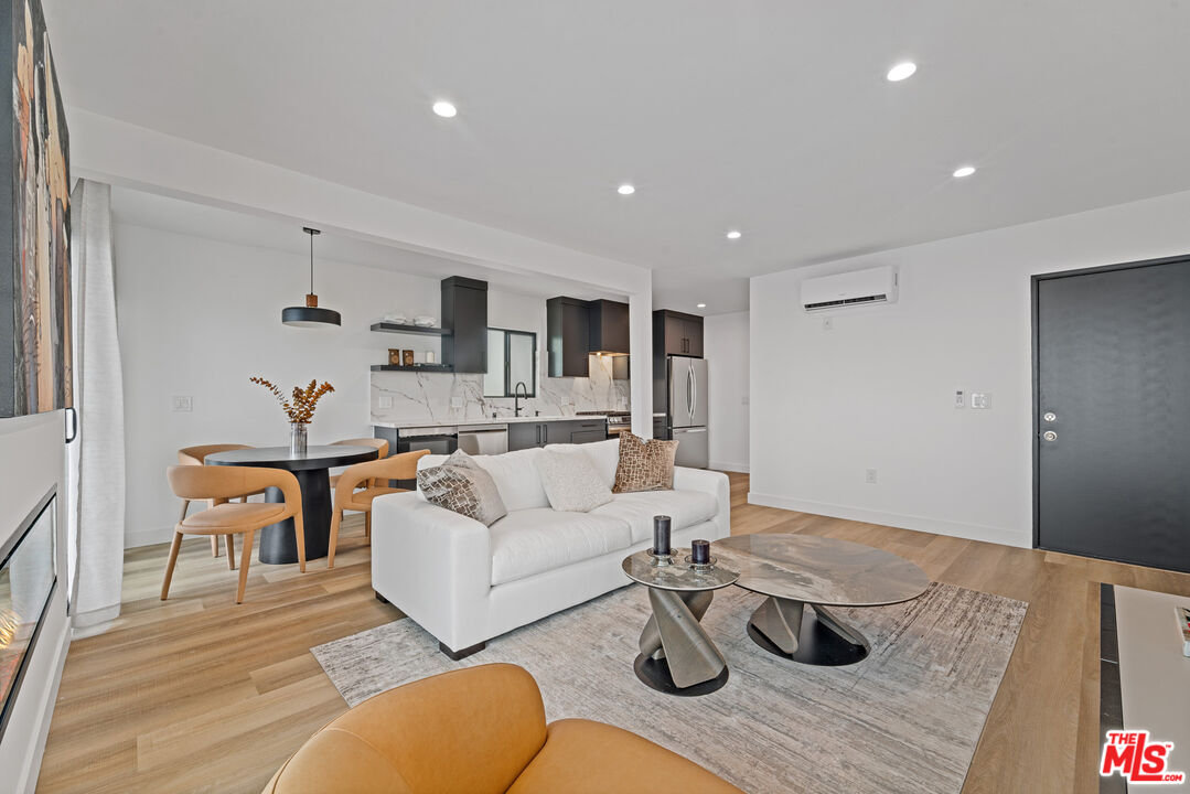 3305 Ocean Front Walk Unit: 2