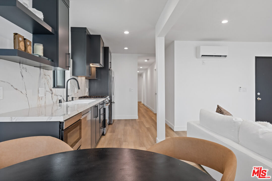 3305 Ocean Front Walk Unit: 2