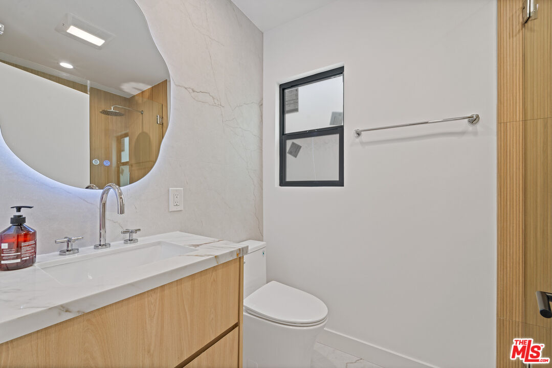 3305 Ocean Front Walk Unit: 2
