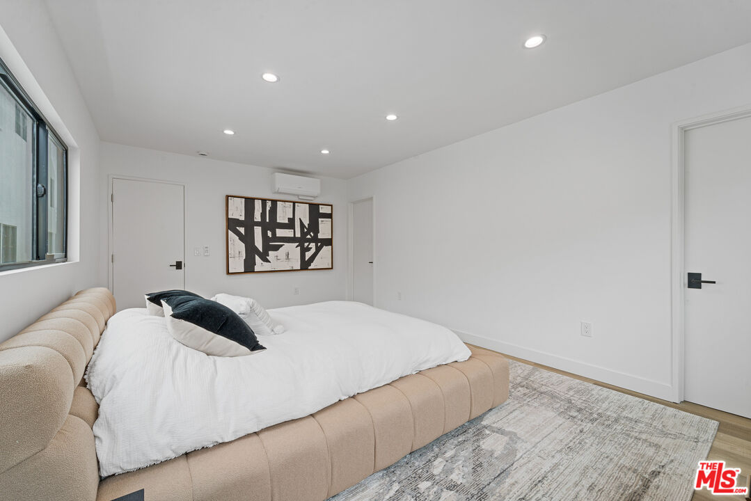 3305 Ocean Front Walk Unit: 2