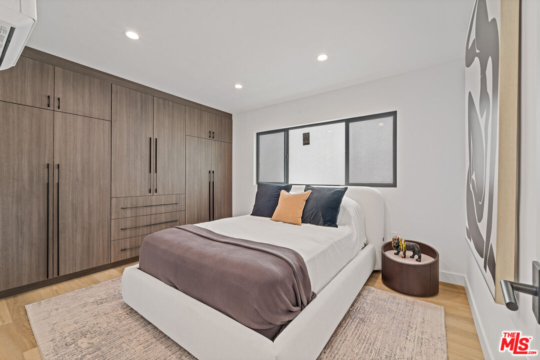 3305 Ocean Front Walk Unit: 2