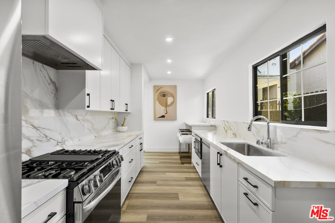 130 N Le Doux Rd