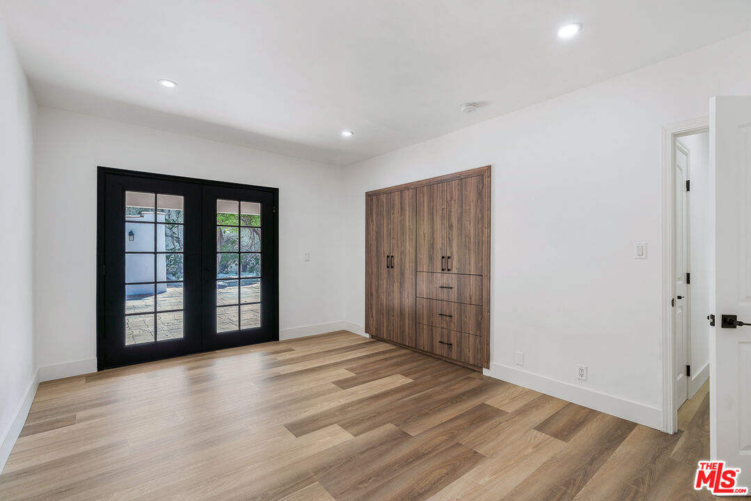 130 N Le Doux Rd