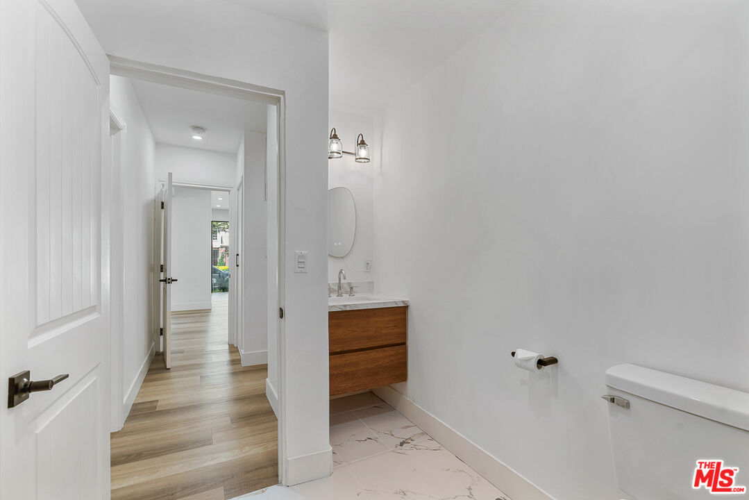 130 N Le Doux Rd