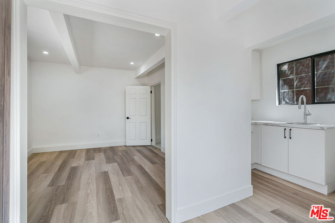 130 N Le Doux Rd