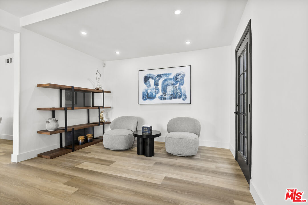 130 N Le Doux Rd