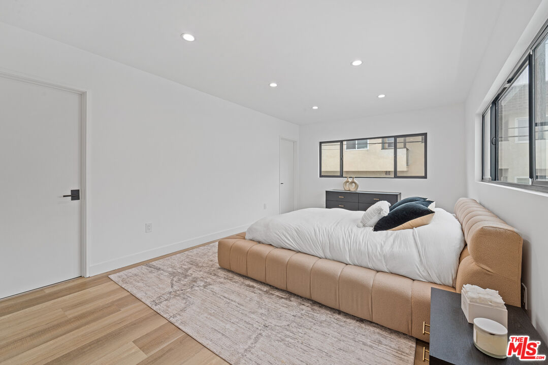 3305 Ocean Front Walk Unit: 1 & 2