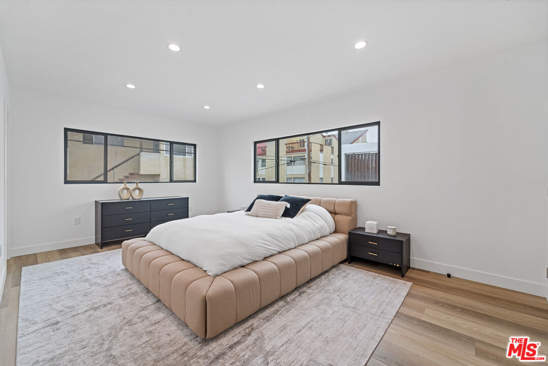 3305 Ocean Front Walk Unit: 1 & 2