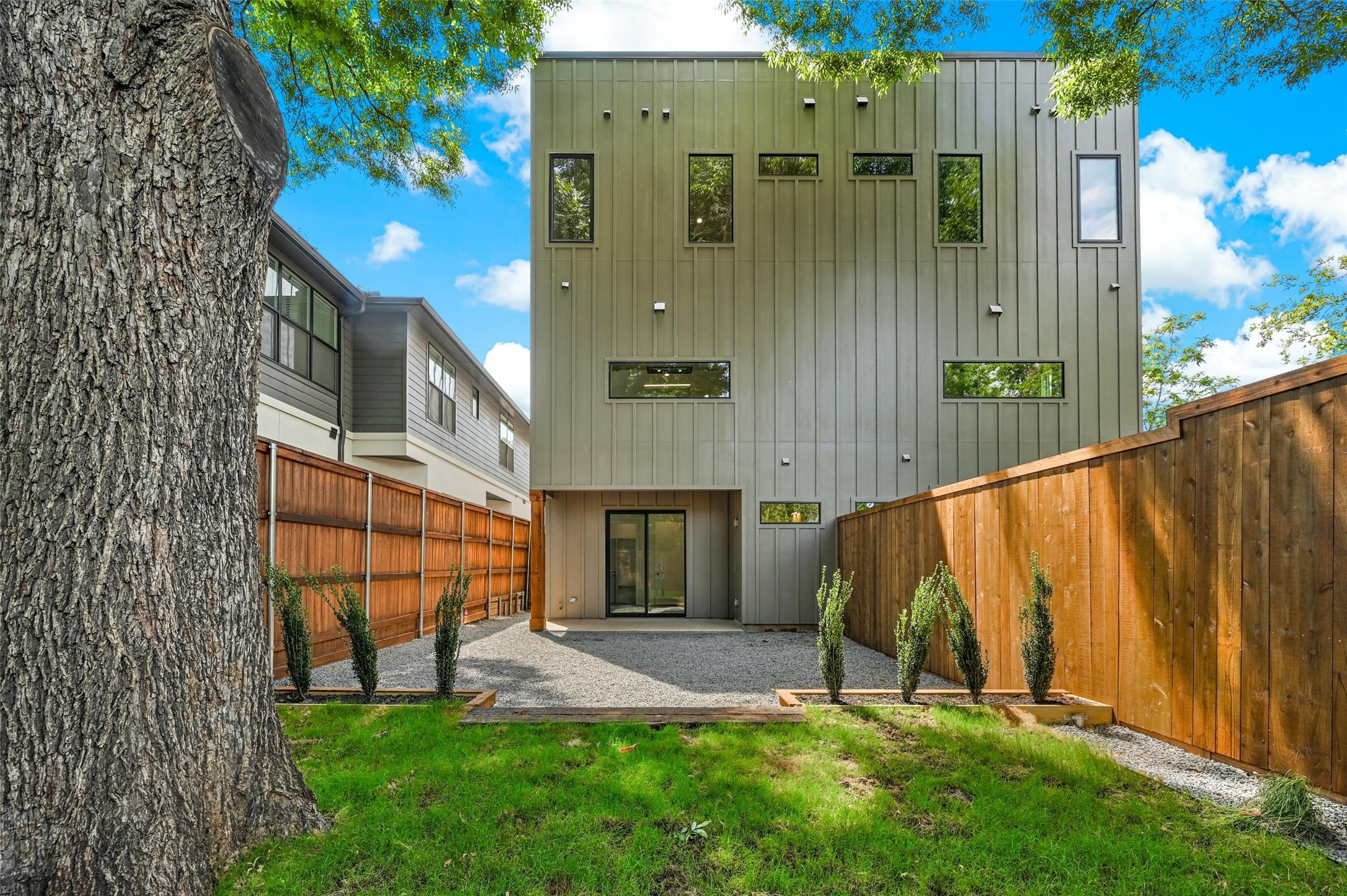 2313 Hondo Avenue