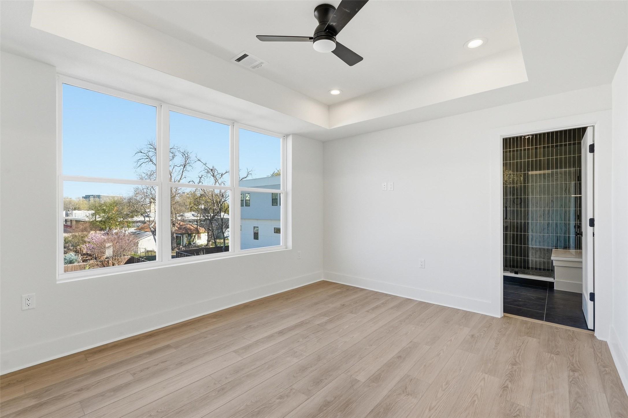 2202 N Carroll Avenue 101