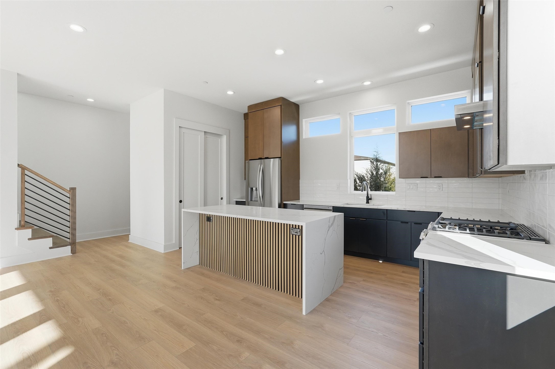 2202 N Carroll Avenue 101