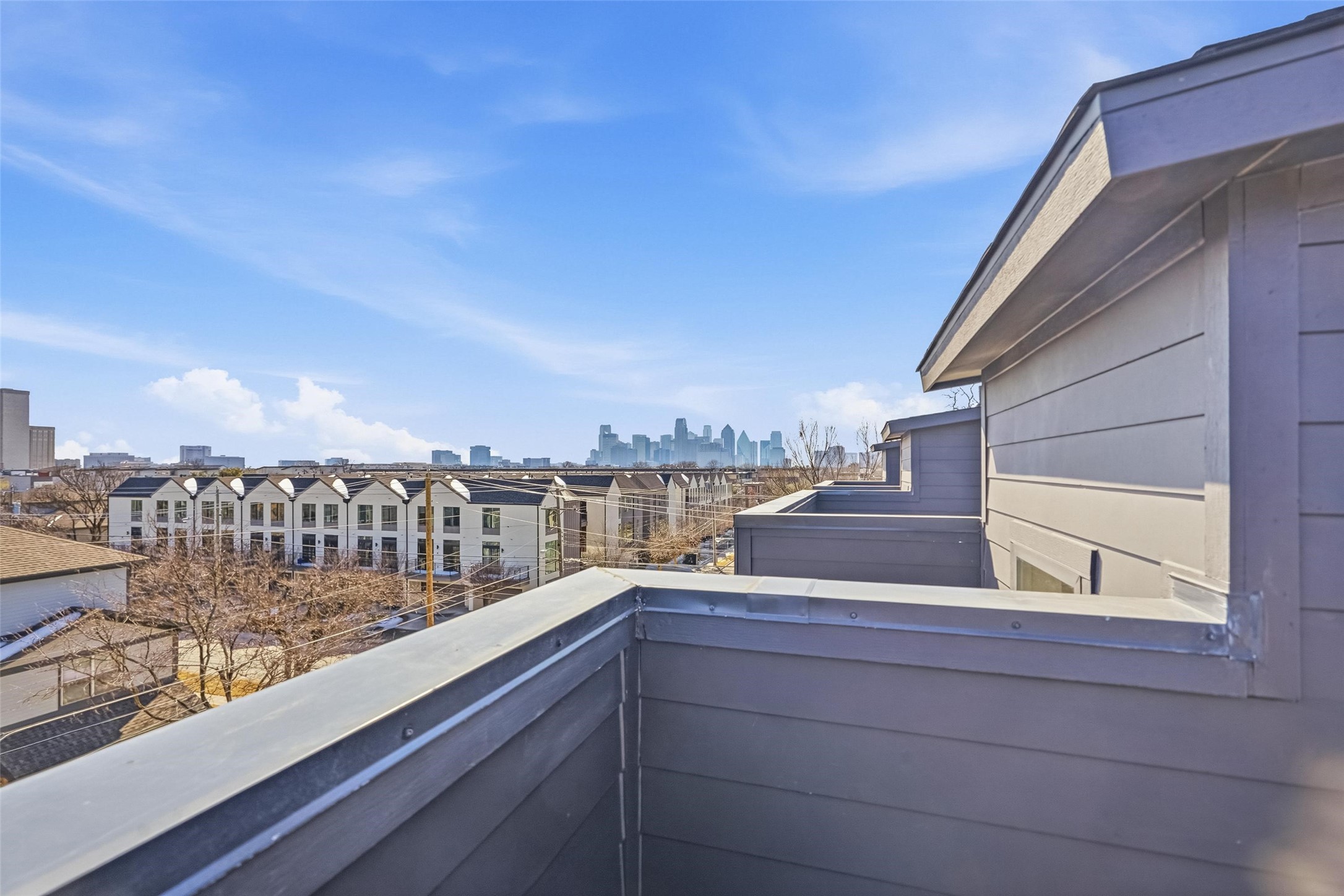 2202 N Carroll Avenue 101