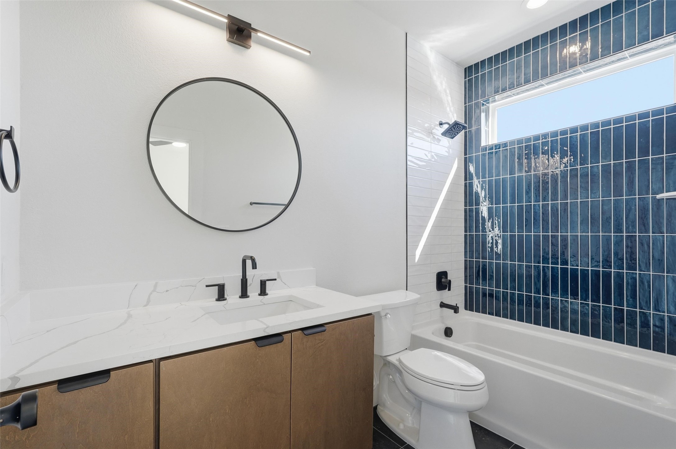 2202 N Carroll Avenue 101