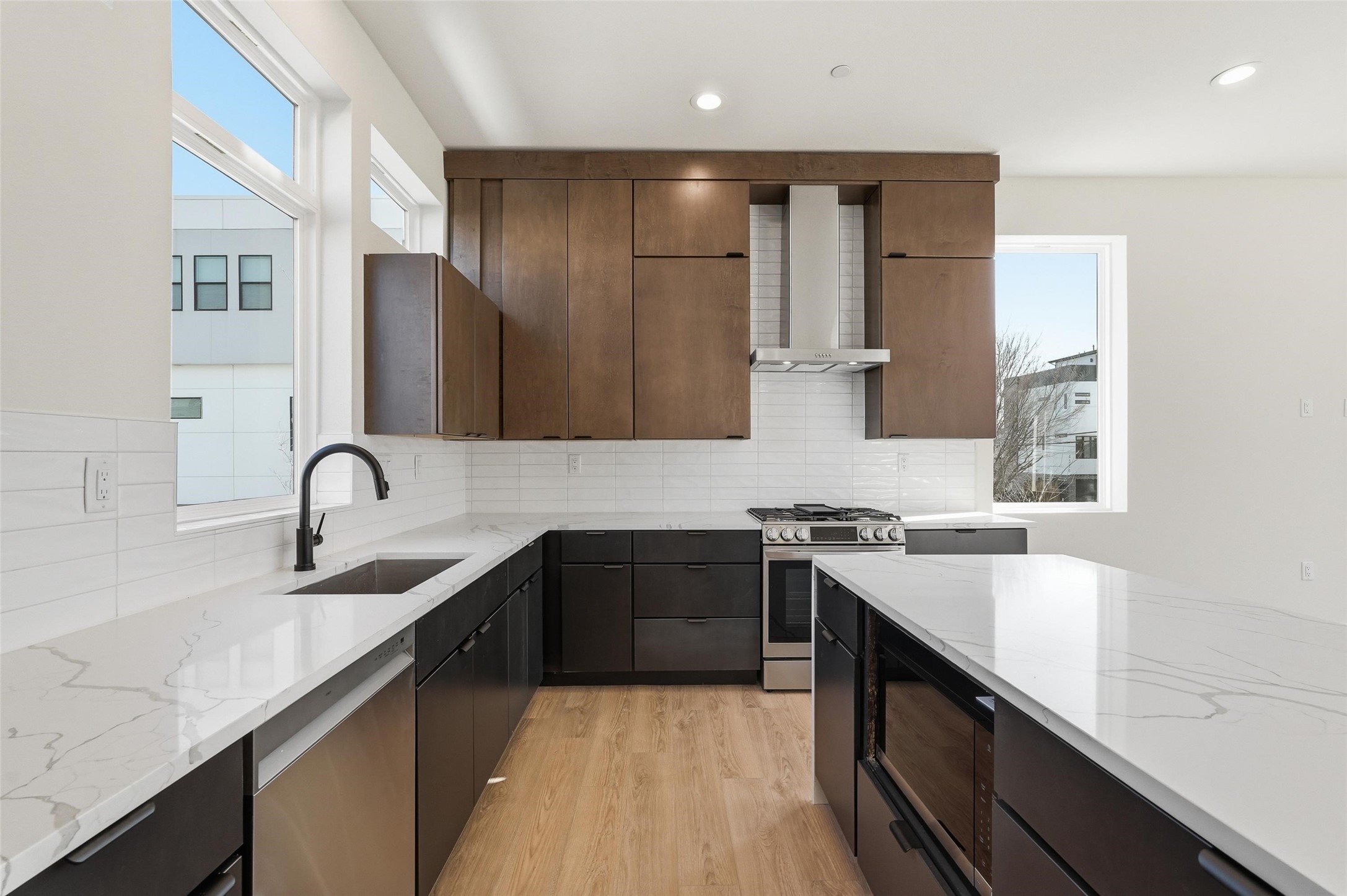 2202 N Carroll Avenue 101