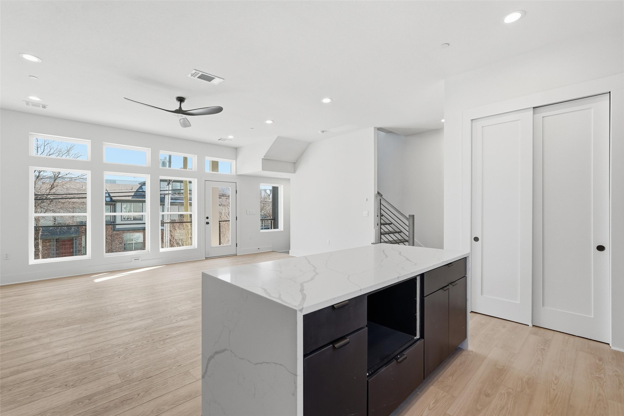 2202 N Carroll Avenue 101