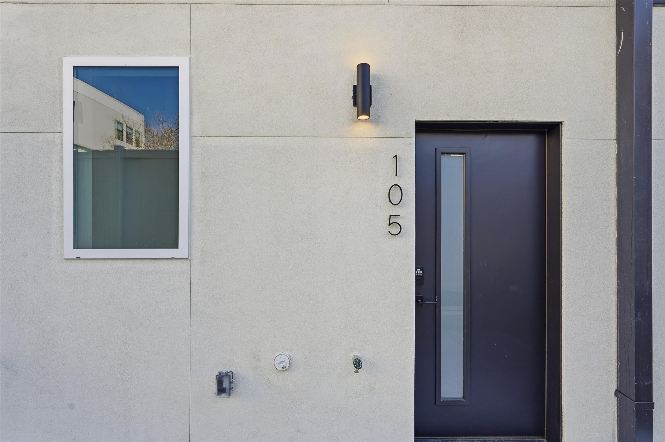 2202 N Carroll Avenue 105