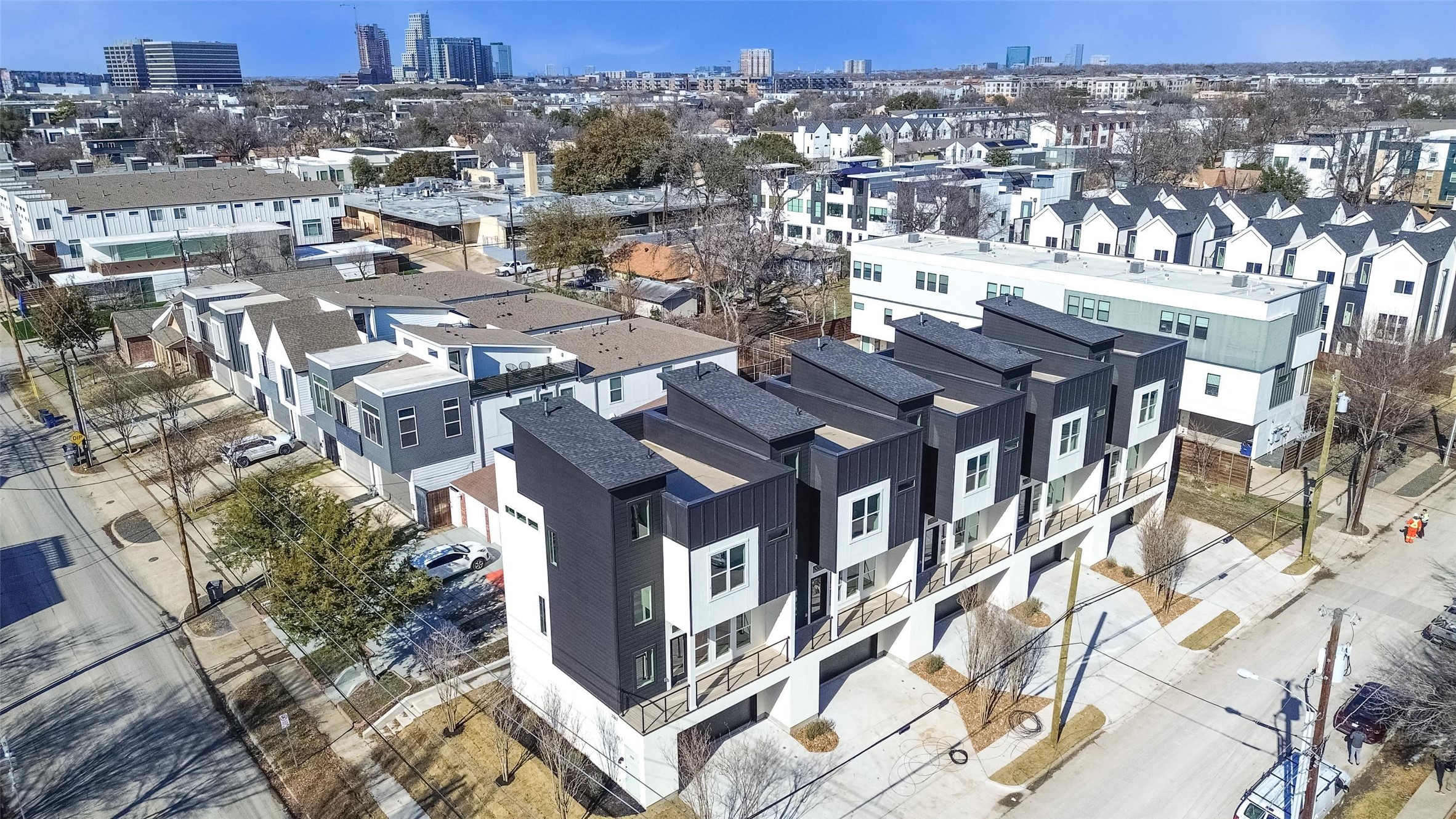 2202 N Carroll Avenue 105