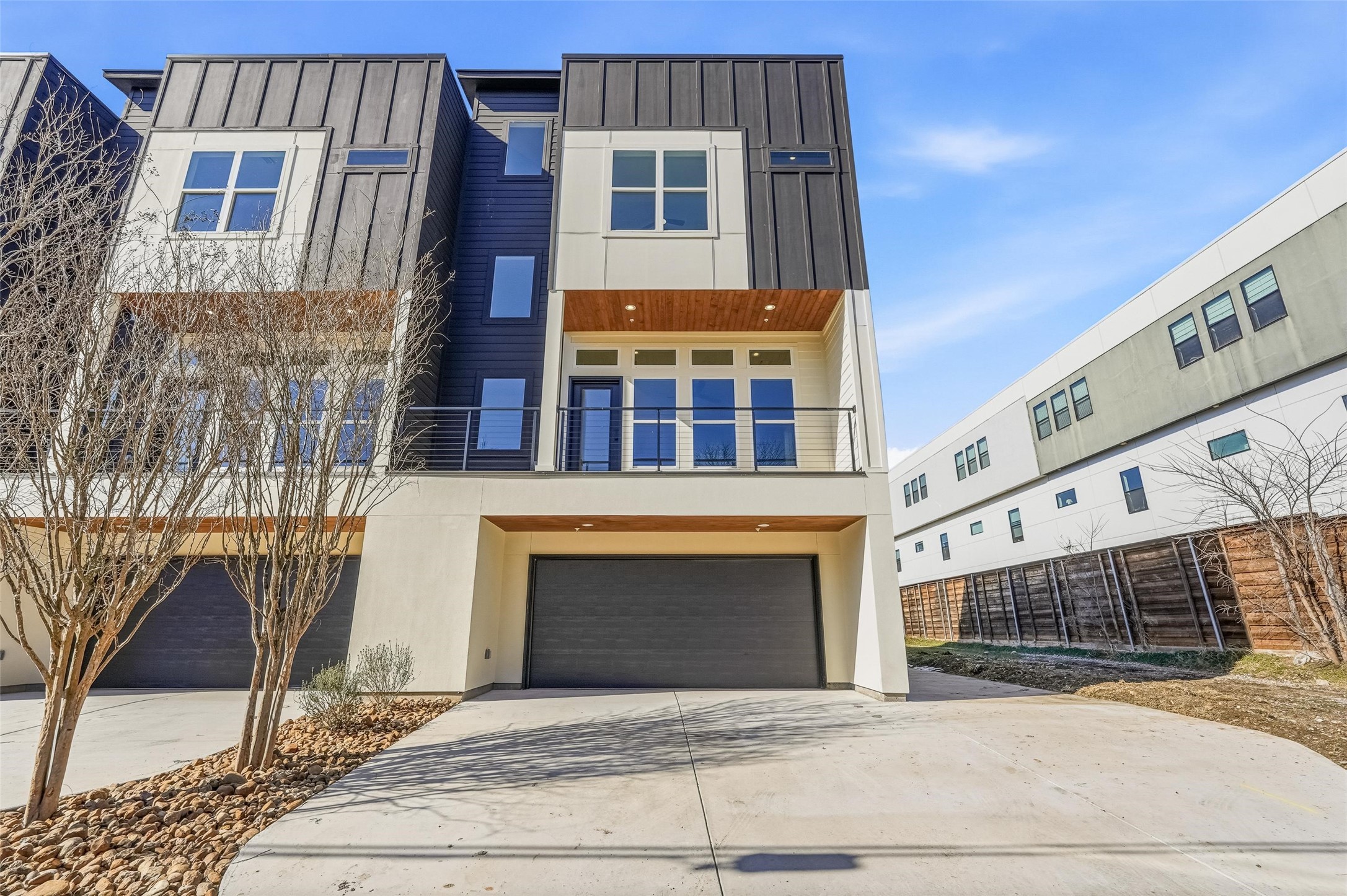 2202 N Carroll Avenue 105