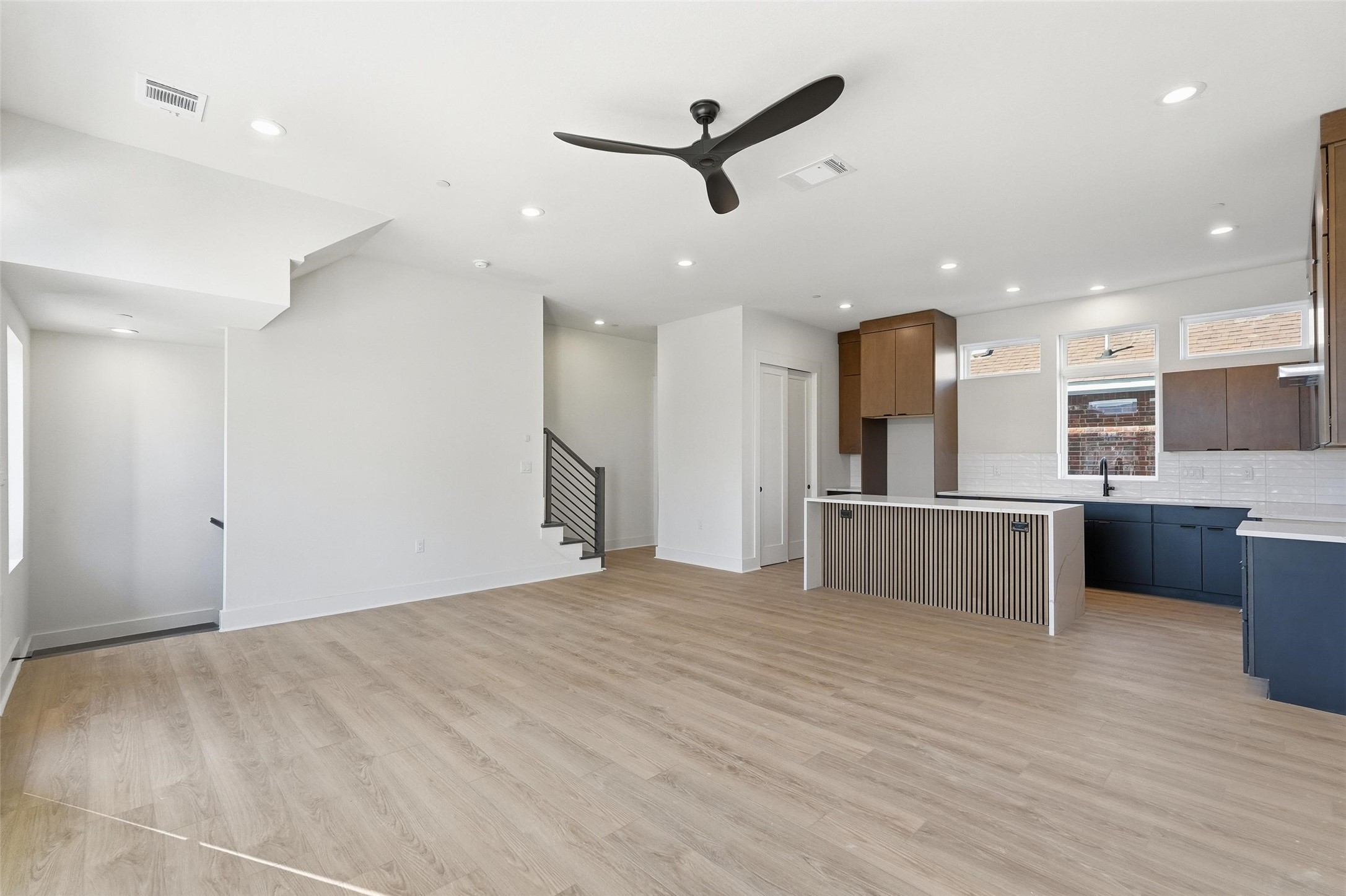 2202 N Carroll Avenue 105