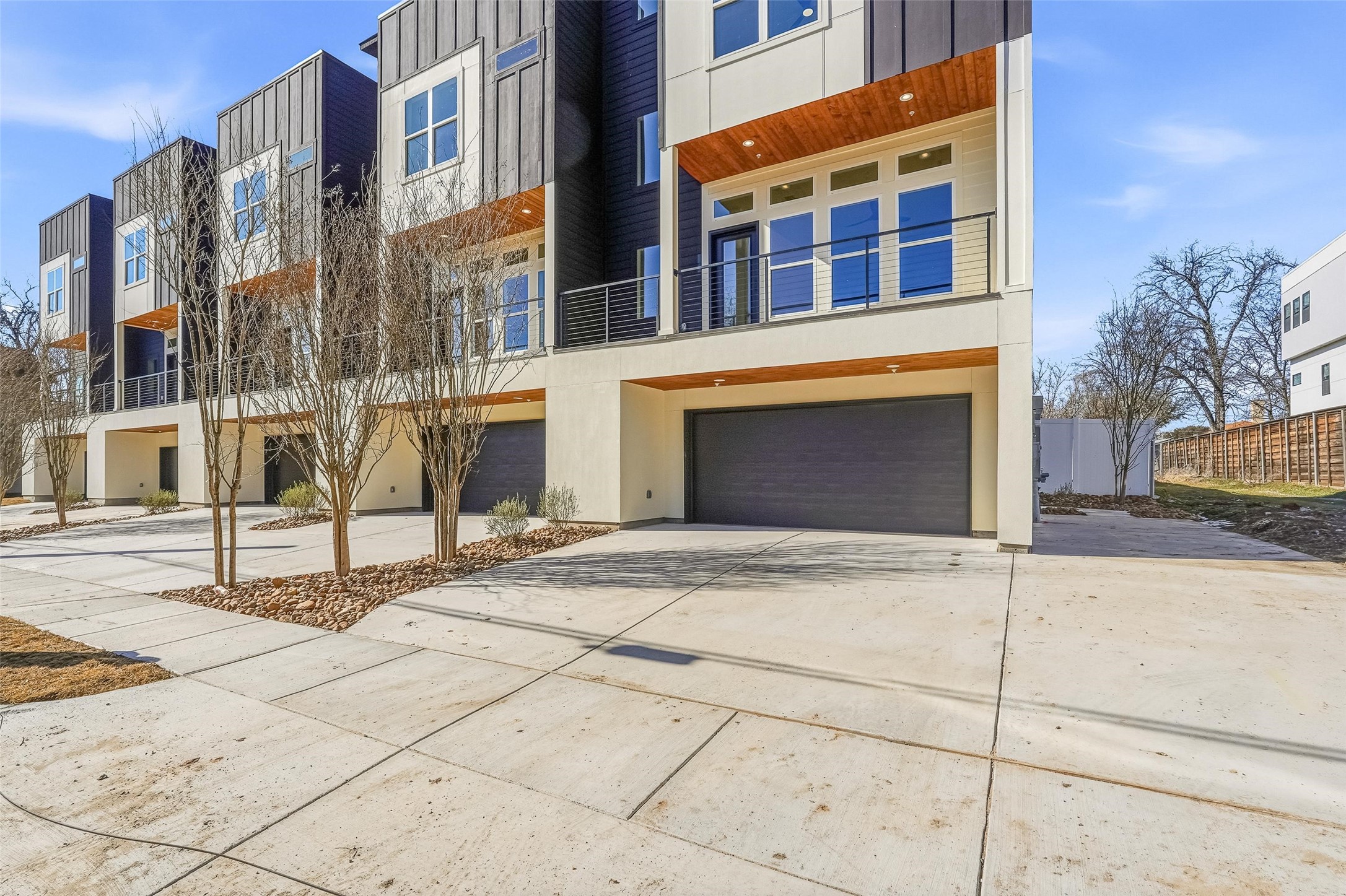2202 N Carroll Avenue 105