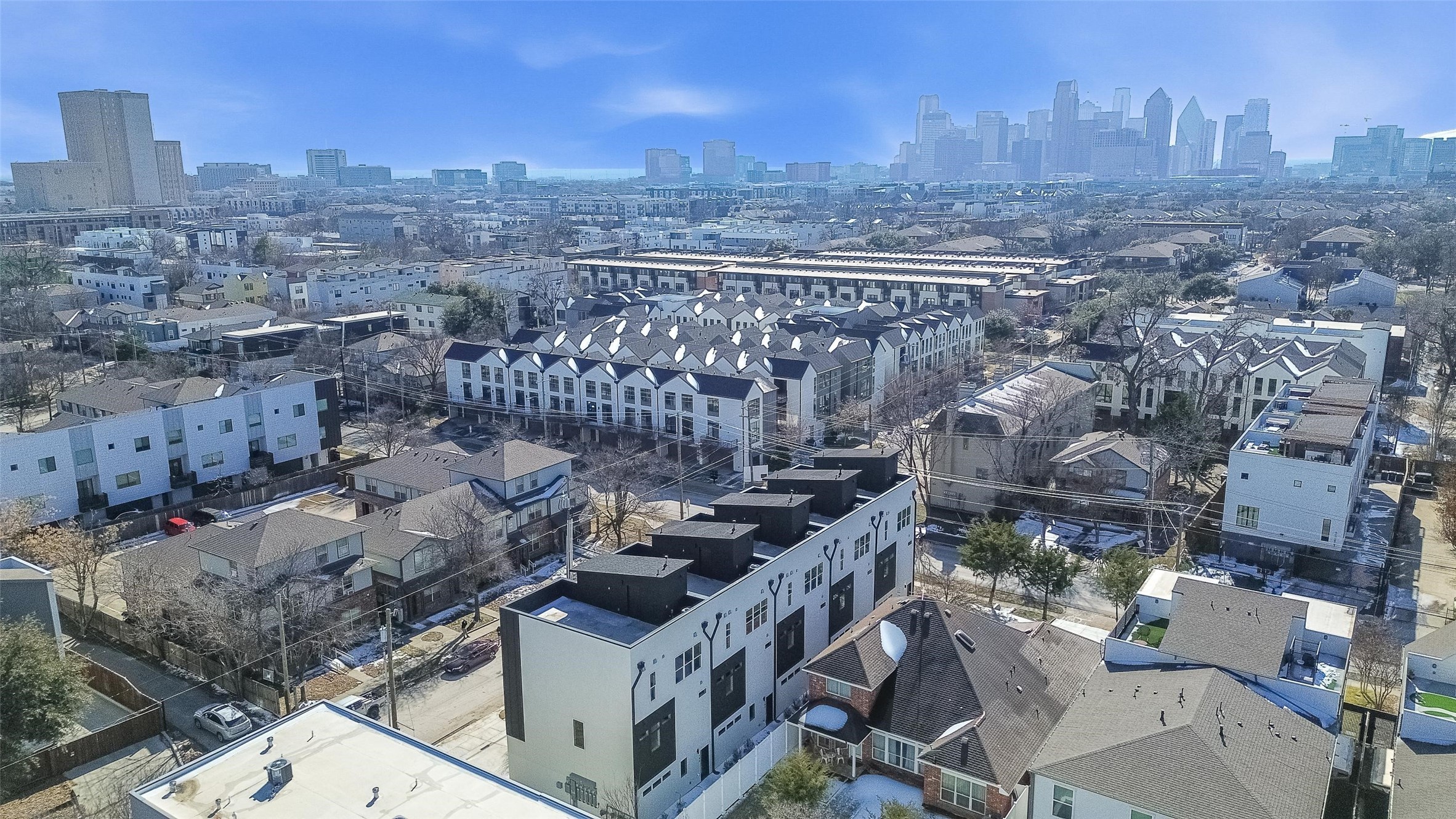 2202 N Carroll Avenue 105
