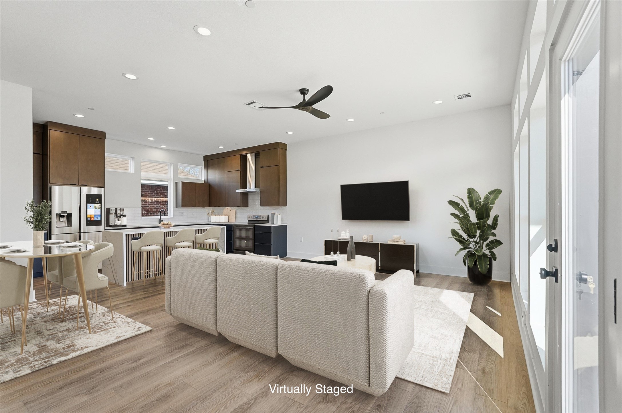 2202 N Carroll Avenue 102