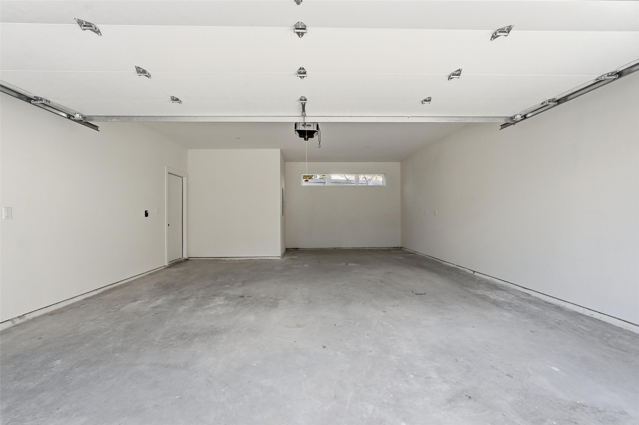 2202 N Carroll Avenue 102