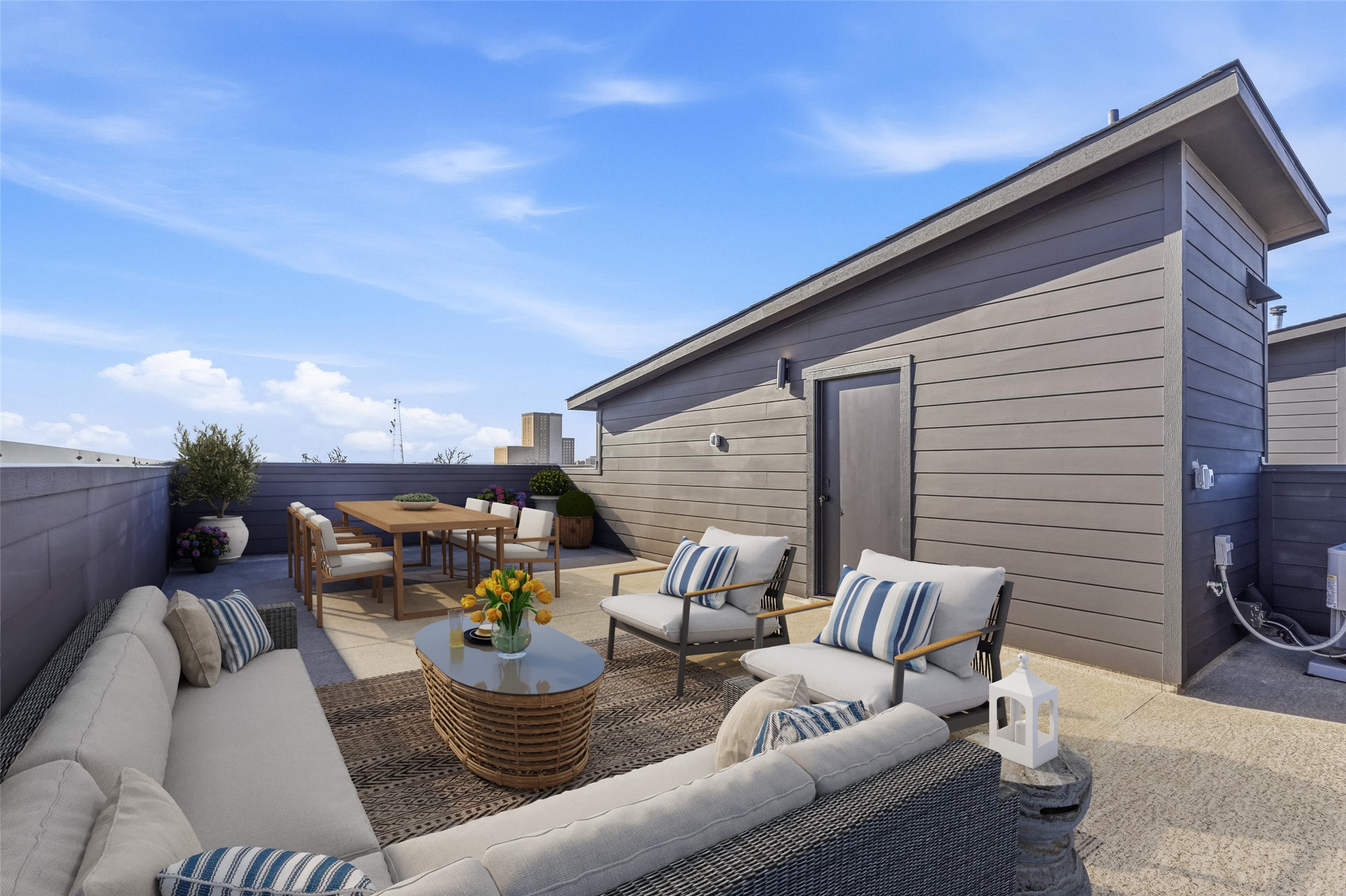 2202 N Carroll Avenue 102