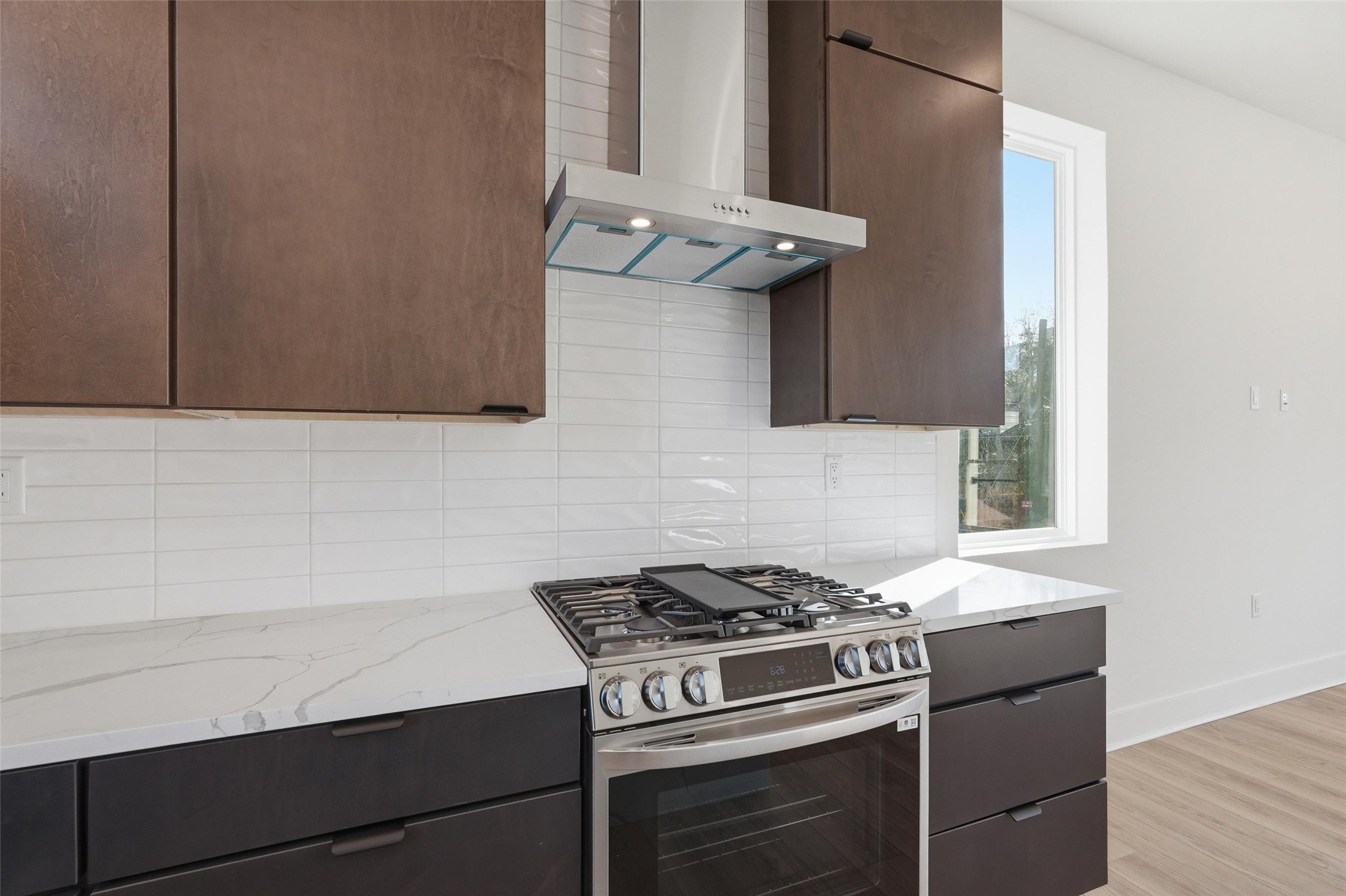 2202 N Carroll Avenue 102