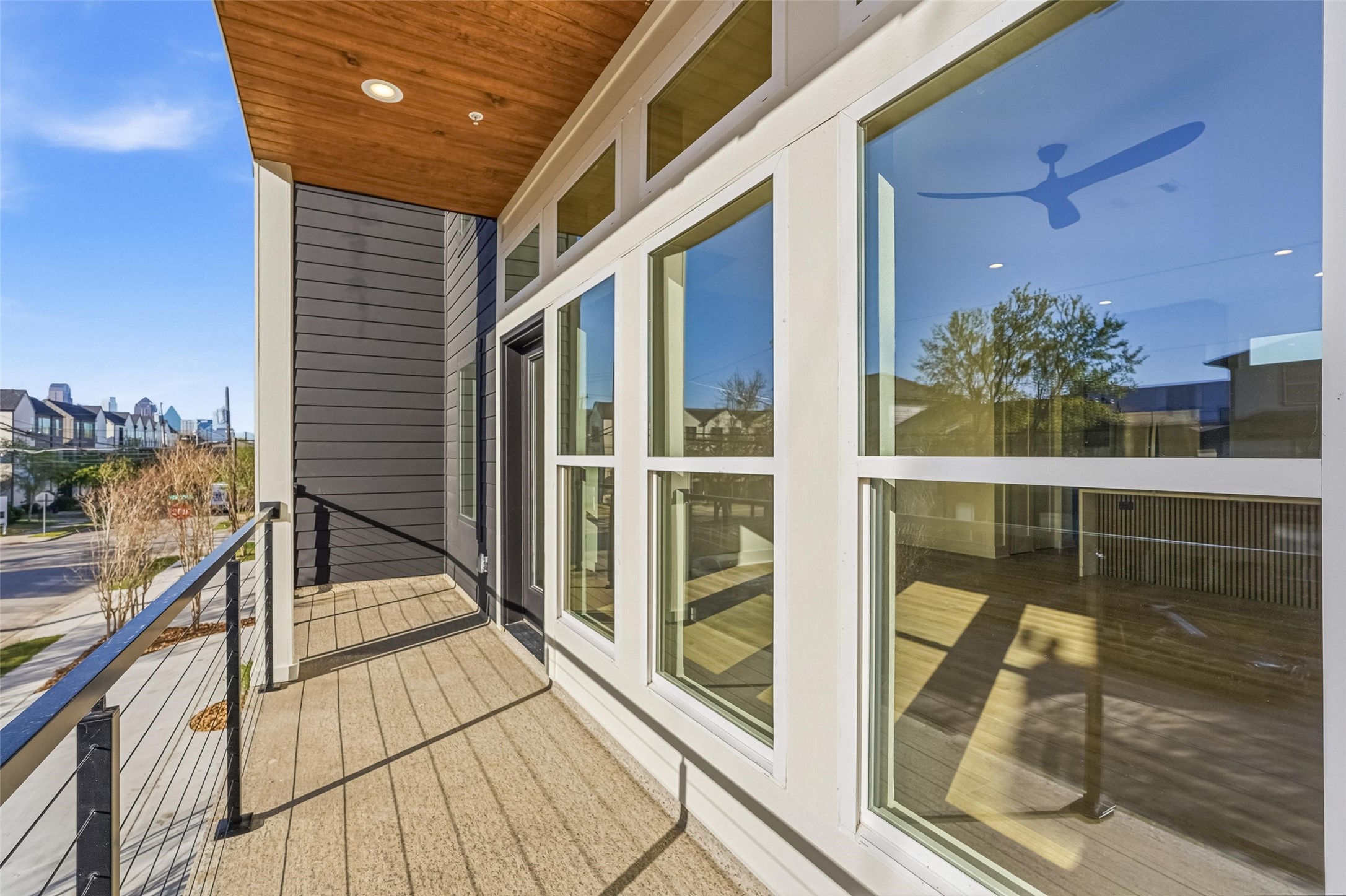 2202 N Carroll Avenue 102