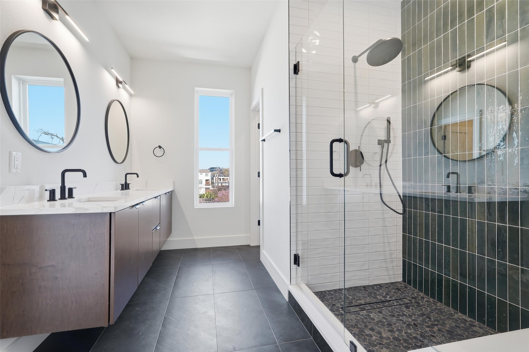 2202 N Carroll Avenue 102