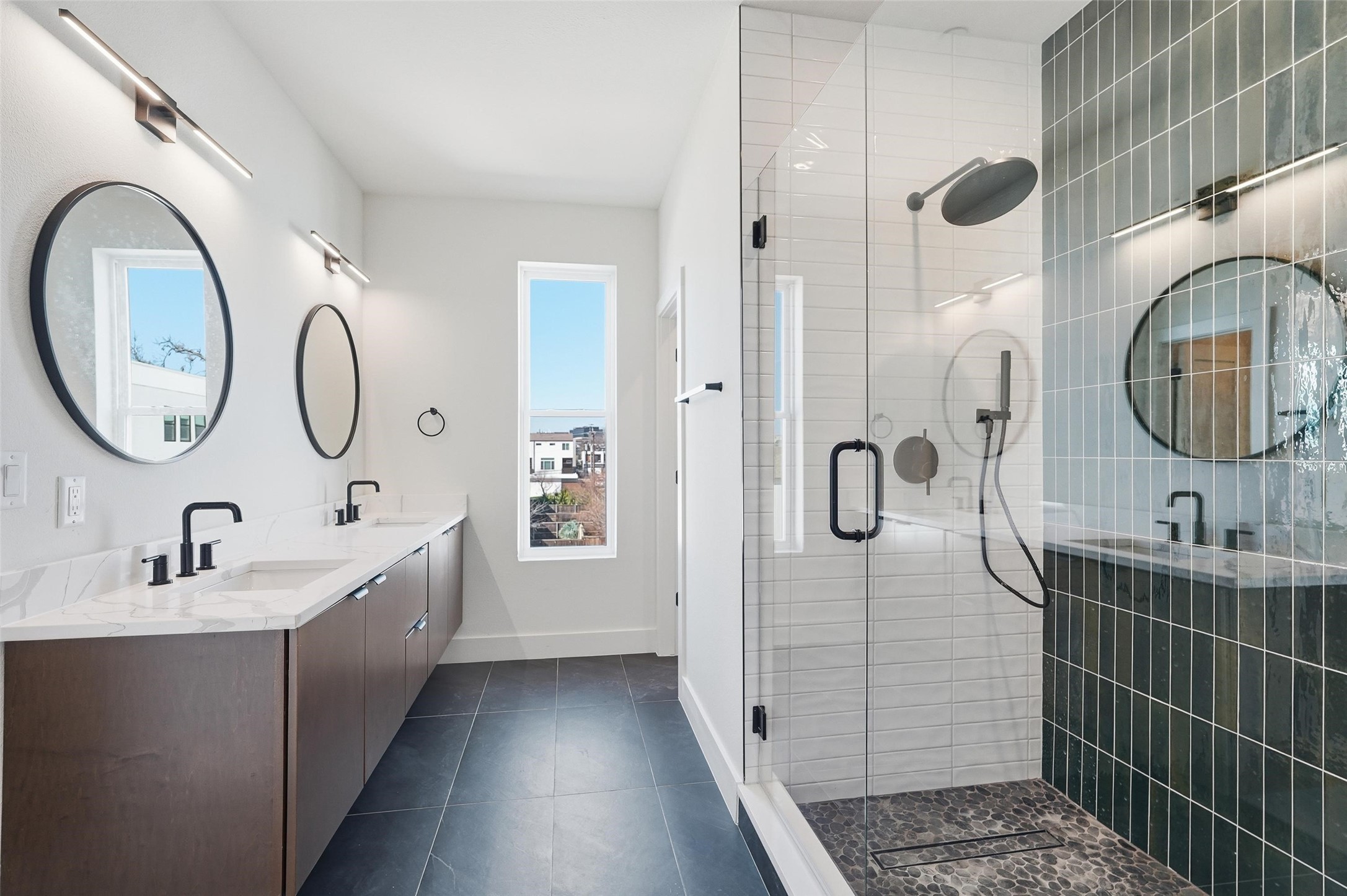 2202 N Carroll Avenue 102