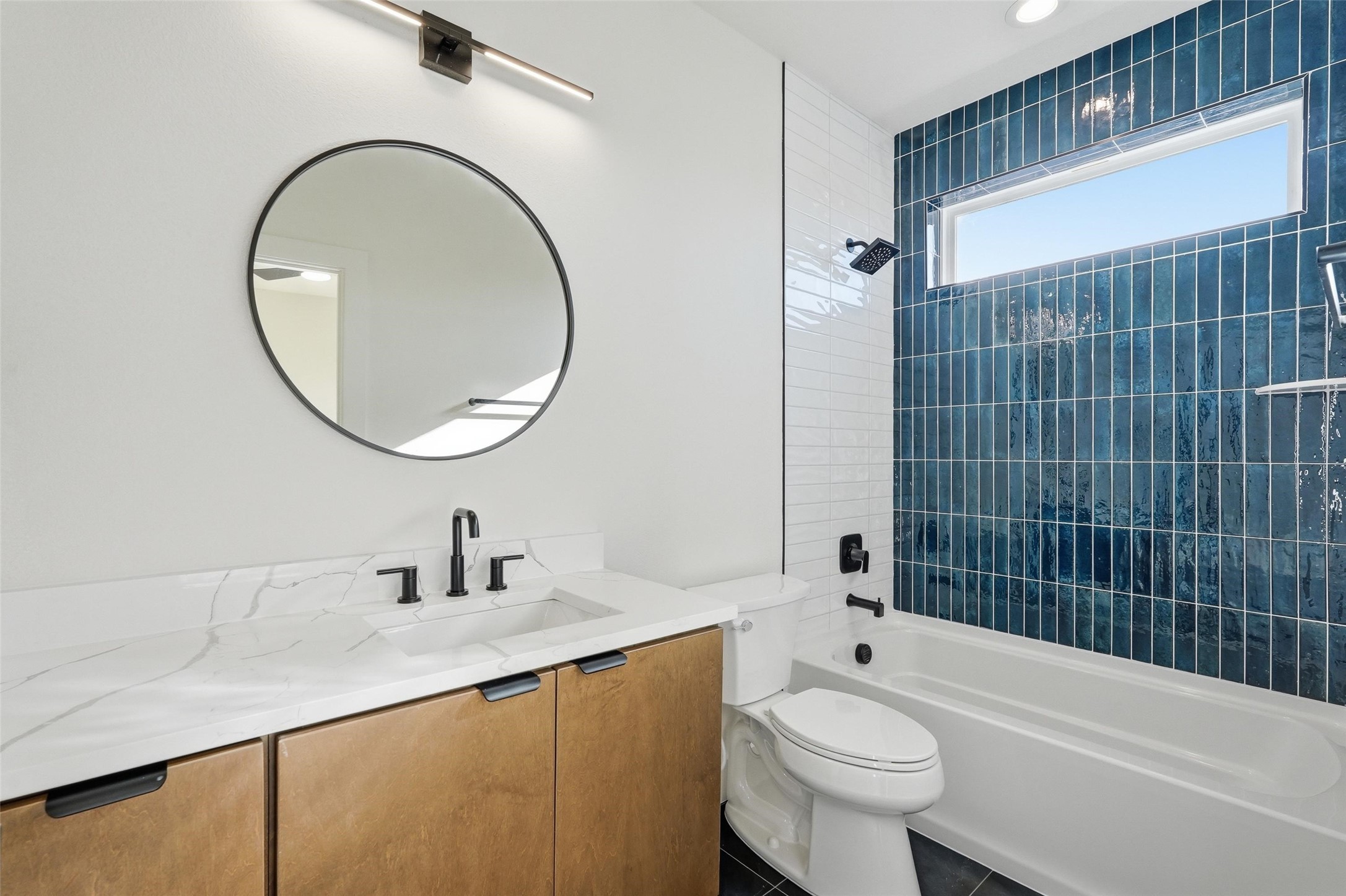 2202 N Carroll Avenue 103